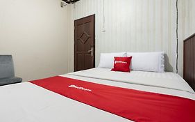 RedDoorz Syariah near Pasar Pagi Samarinda